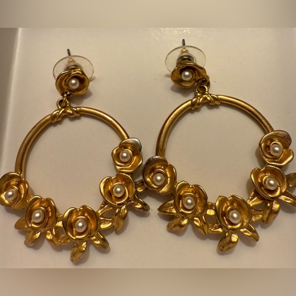 Kenneth Jay Lane Elegant Gold Floral Hoop Earrings - Picture 4 of 4